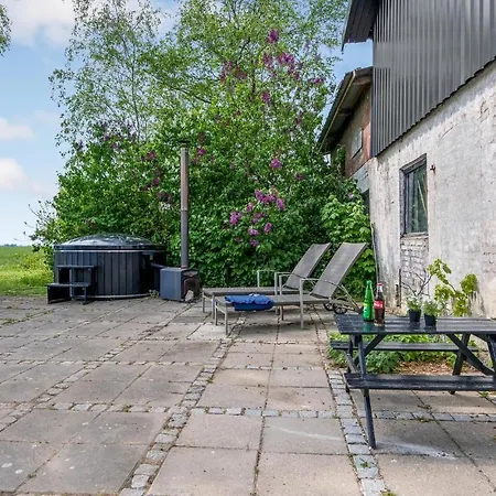 Beautiful In With Kitchen Holiday home